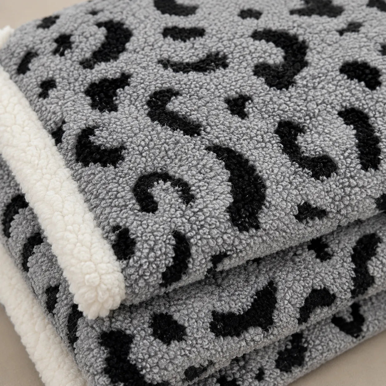 Plaid léopard gris